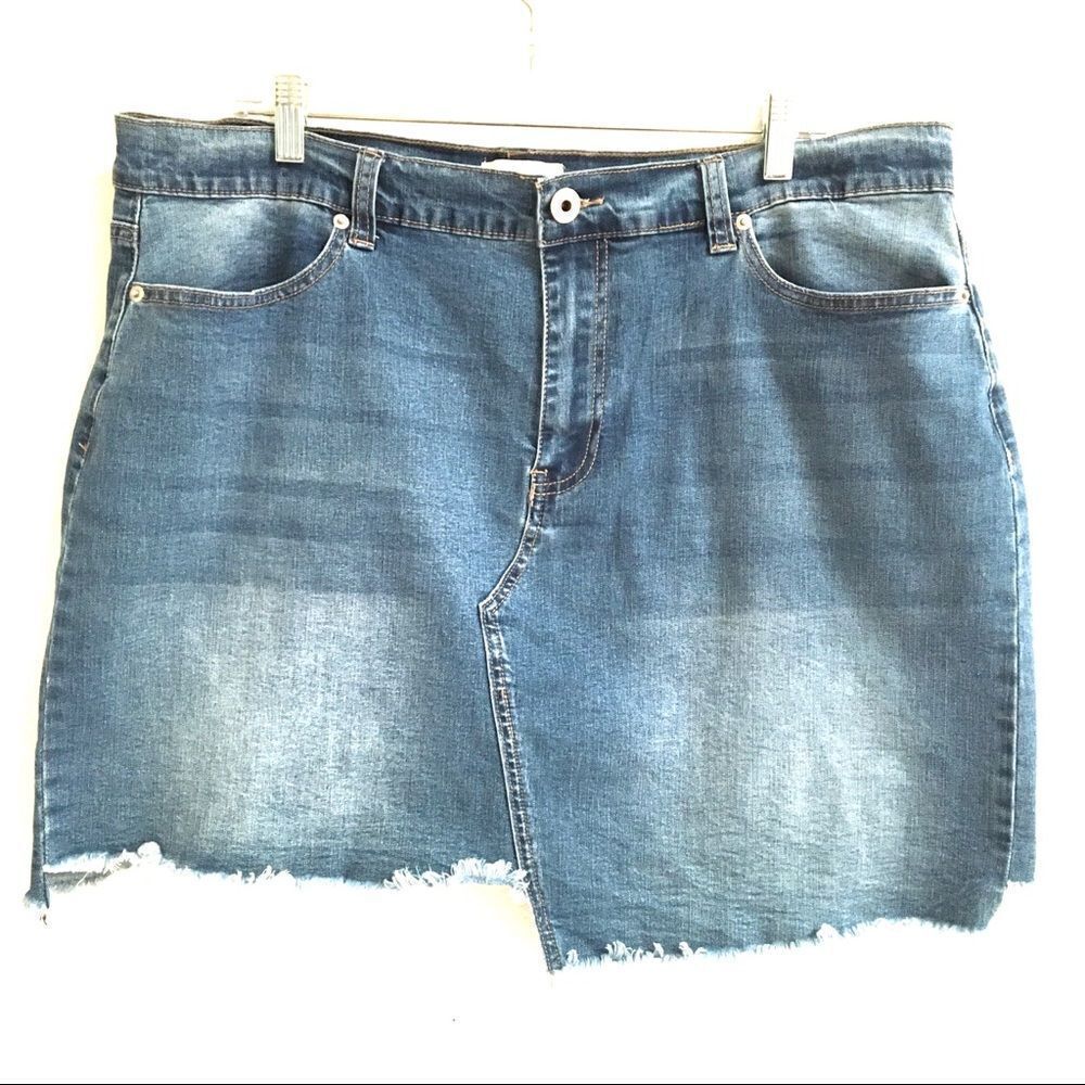 ‎Forever 21 denim raw hem micro mini skirt 18